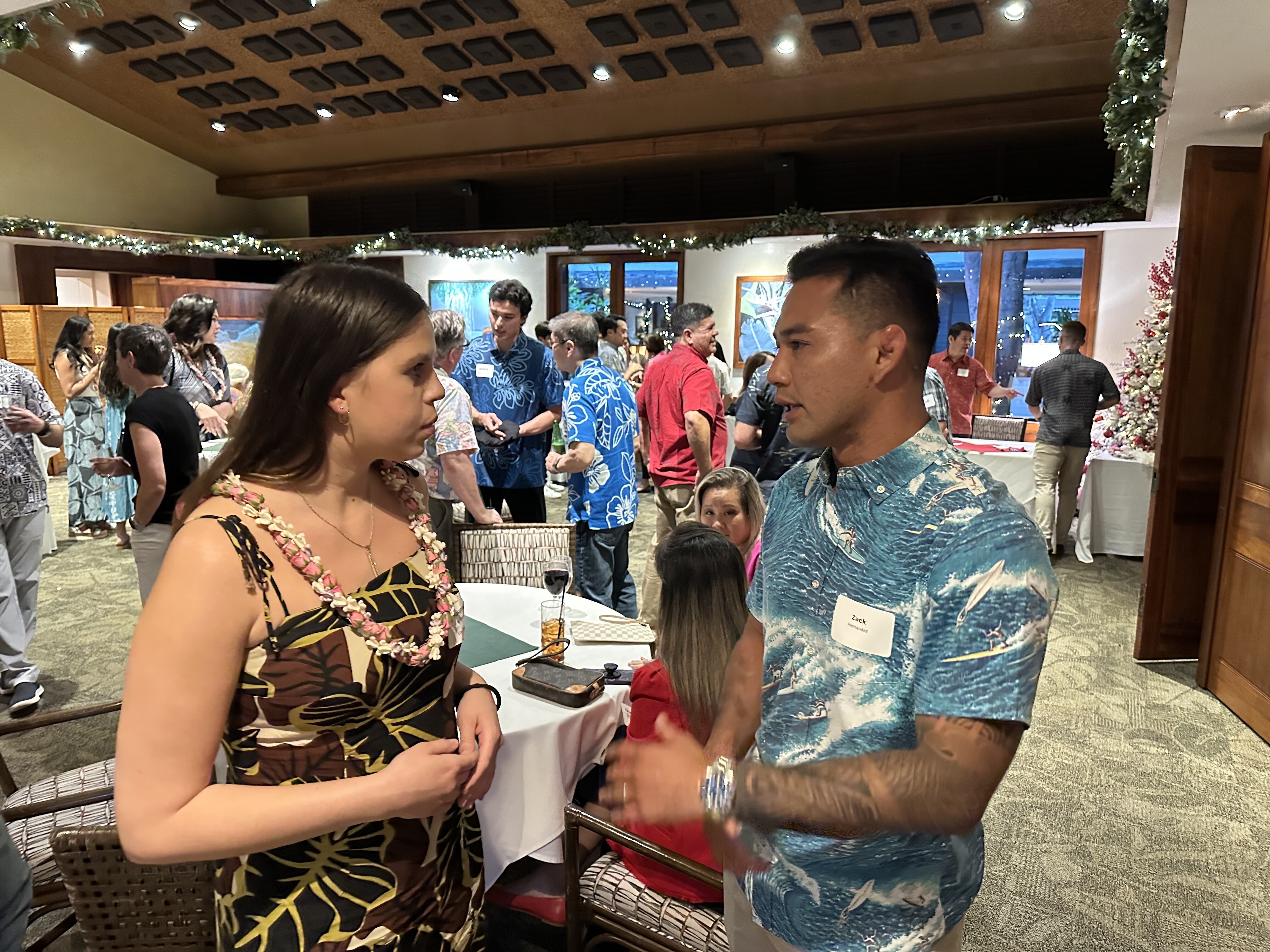 Scholarship recipient Makamae Kaili-Kramer chats with Zack Hernandez (AEP Hawaii) re: careers in optometry.