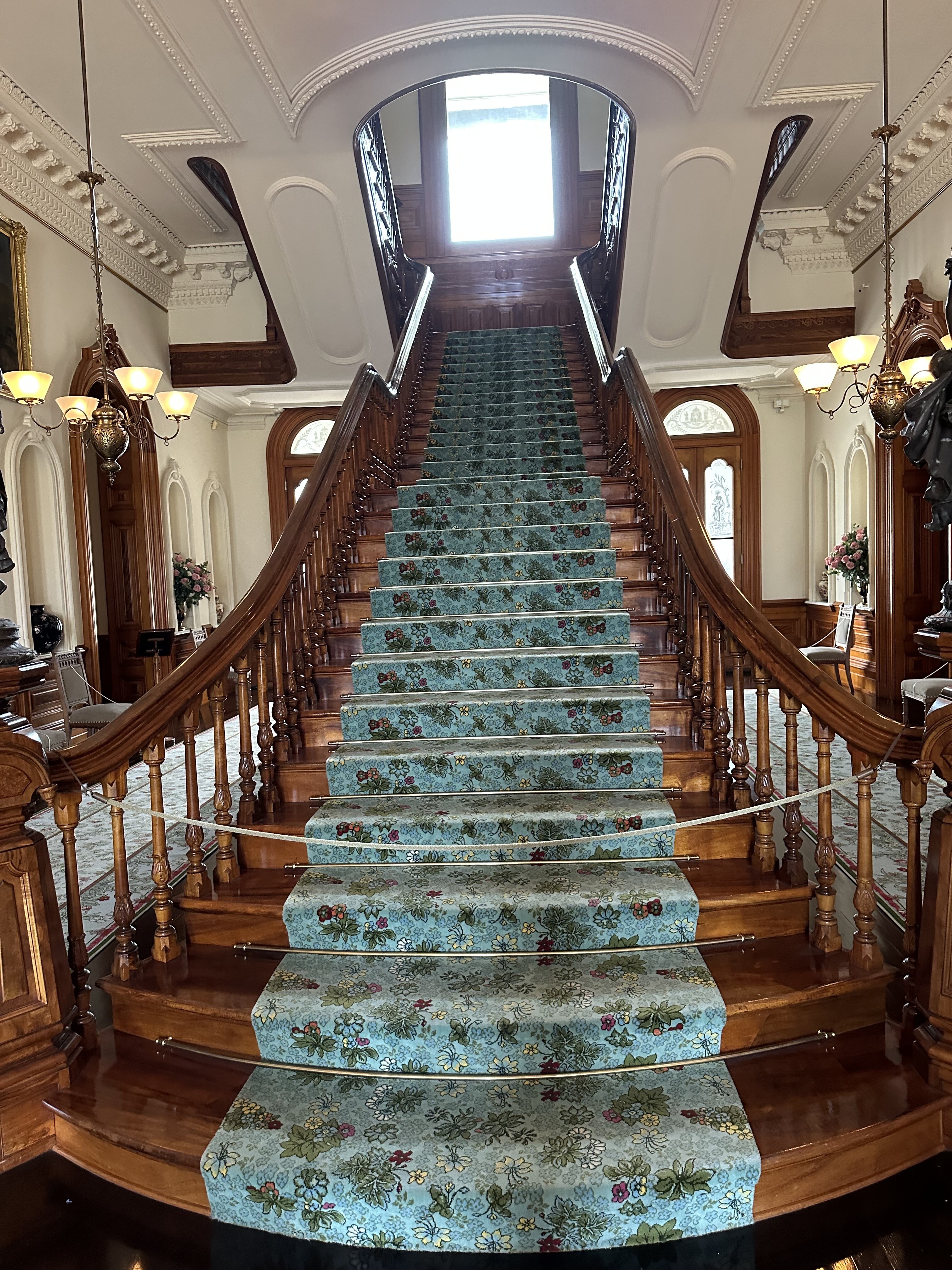 The largest koa staircase in the world is located here at ʻIolani Palace | A tour of ʻIolani Palace - Paubox Kahikina Scholarship