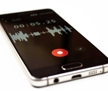 Maintaining HIPAA compliance using voice memos in patient communication 