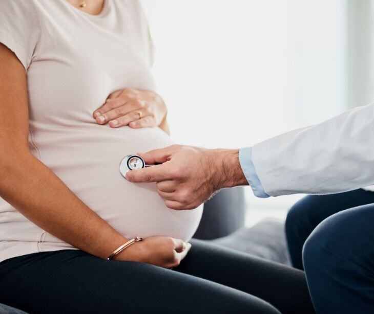 pregnant woman with doctor