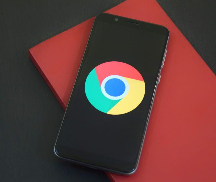 smartphone with chrome icon