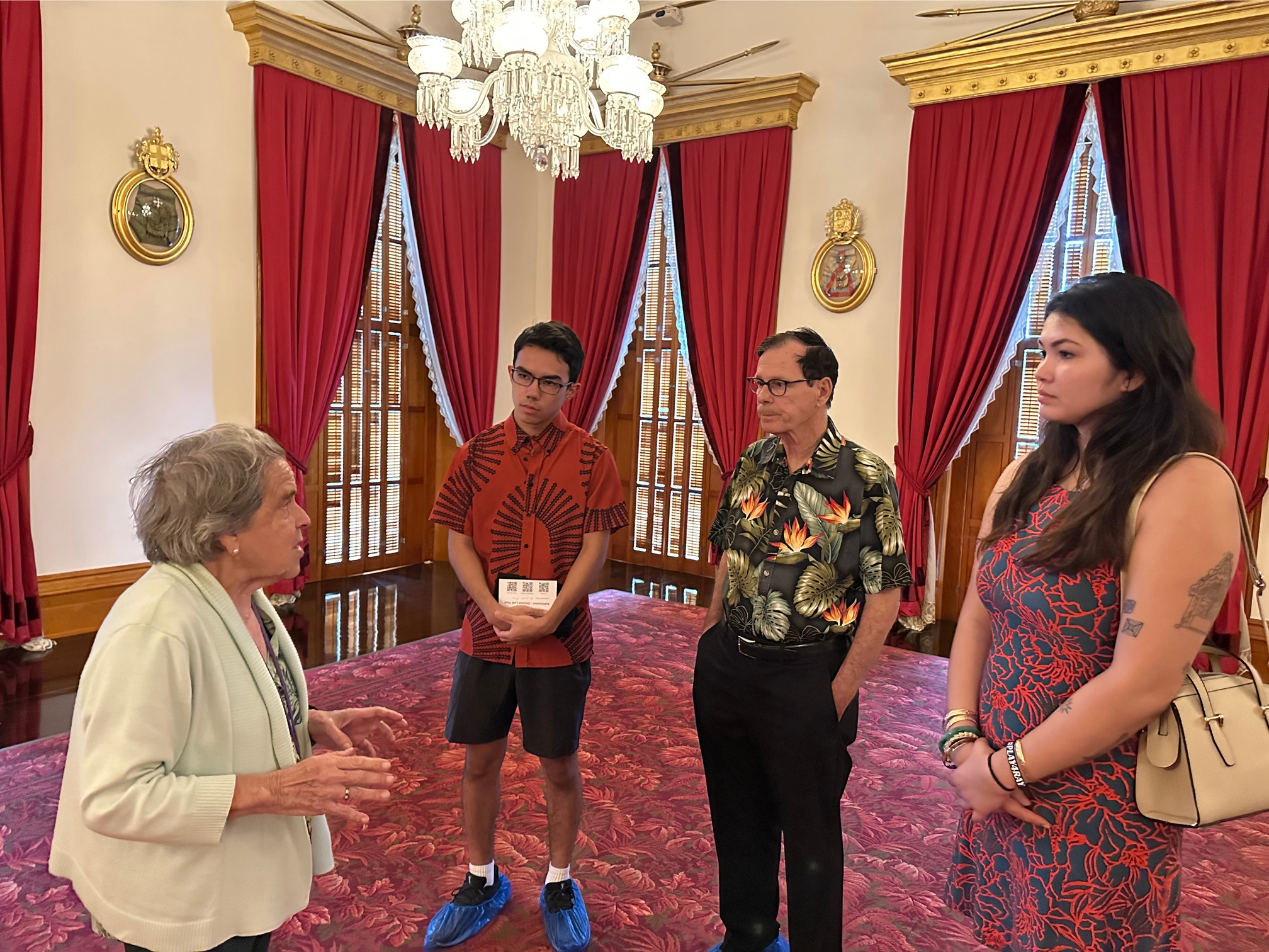 ʻIolani Palace tour with Zita Cup Choy - Paubox Kahikina Scholarship